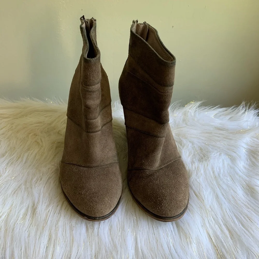 Steve Madden Arrena leather boots size 8M